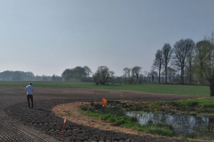 Inzaaien kruidenrand in coulissenlandschap Almen